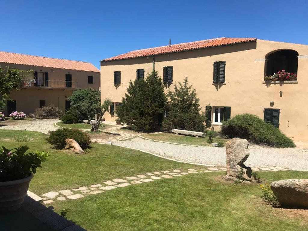 Residence Cala Francese - Case Sul Mare La Maddalena  Buitenkant foto