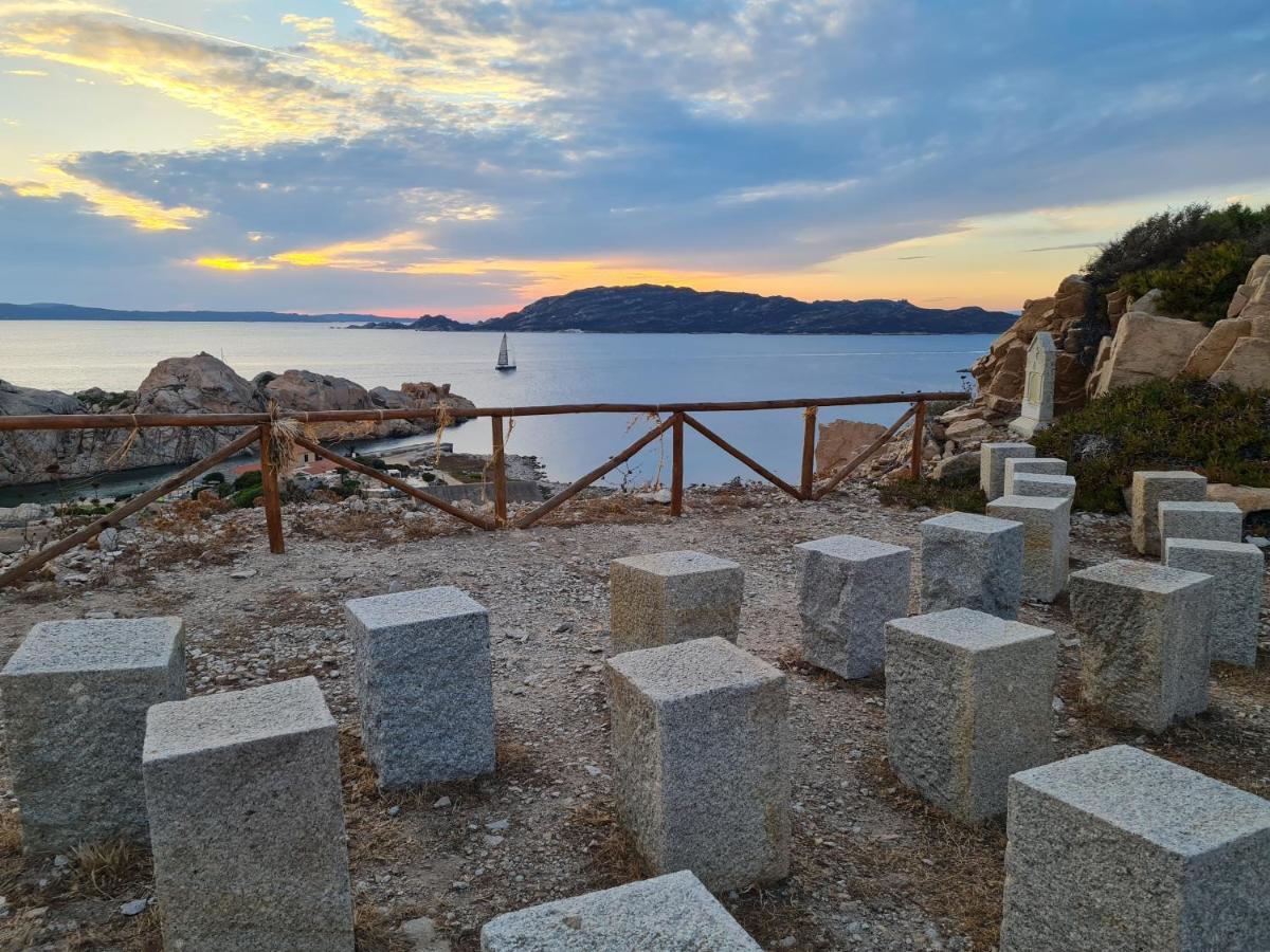 Residence Cala Francese - Case Sul Mare La Maddalena  Buitenkant foto