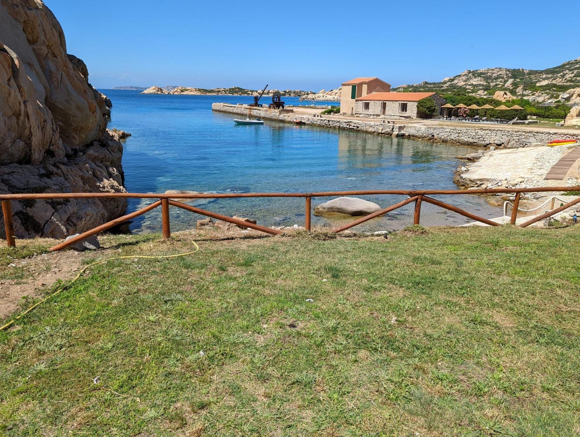 Residence Cala Francese - Case Sul Mare La Maddalena  Buitenkant foto