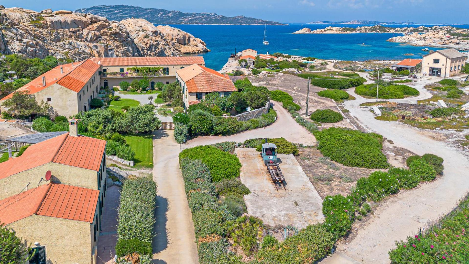 Residence Cala Francese - Case Sul Mare La Maddalena  Buitenkant foto