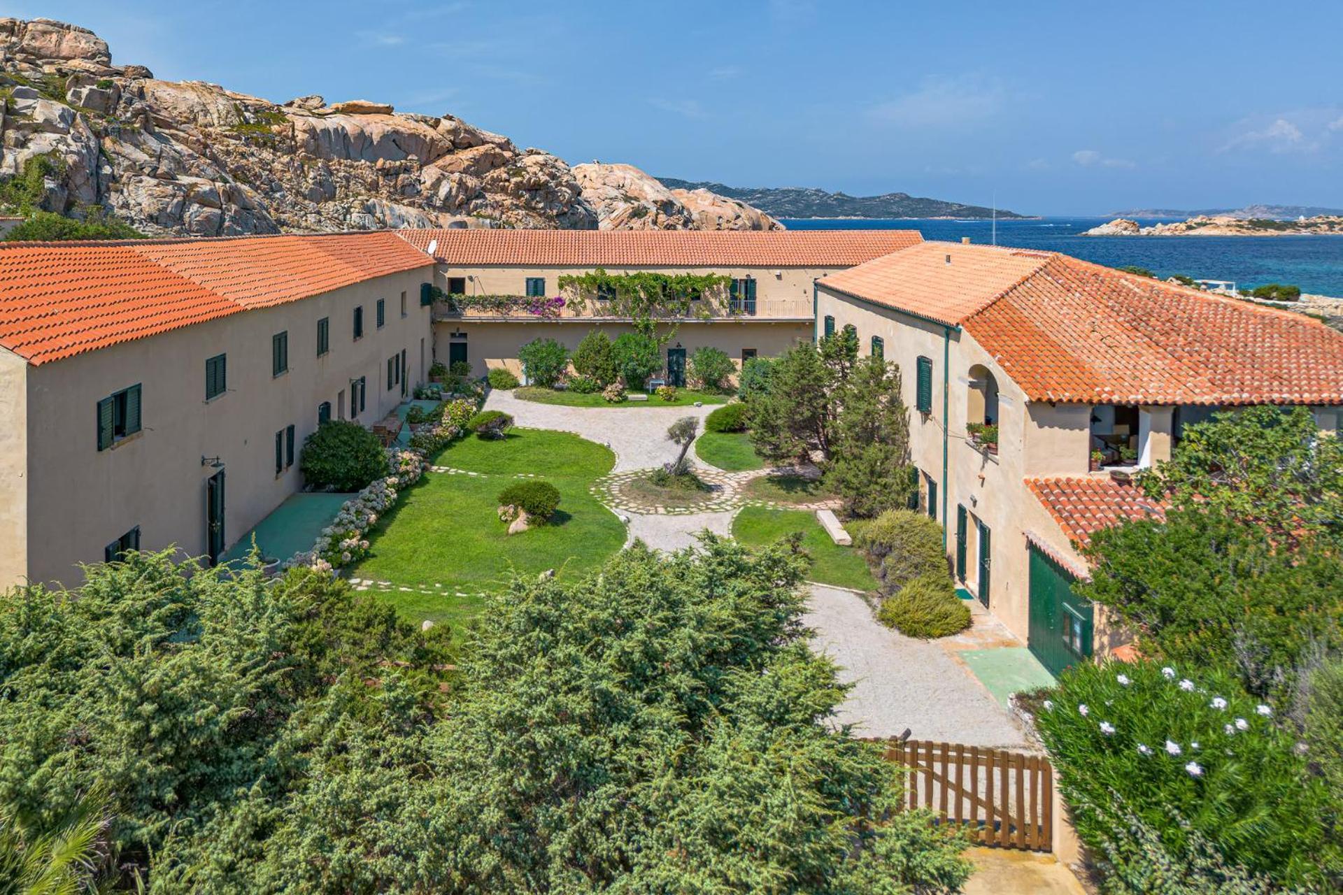 Residence Cala Francese - Case Sul Mare La Maddalena  Buitenkant foto