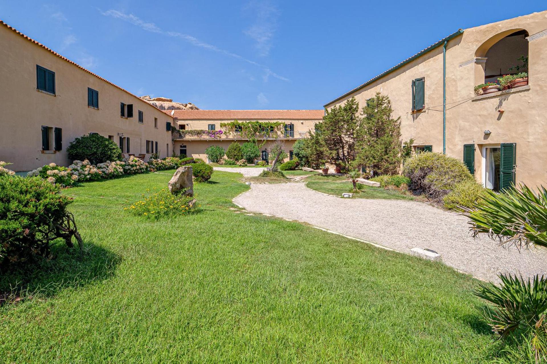 Residence Cala Francese - Case Sul Mare La Maddalena  Buitenkant foto